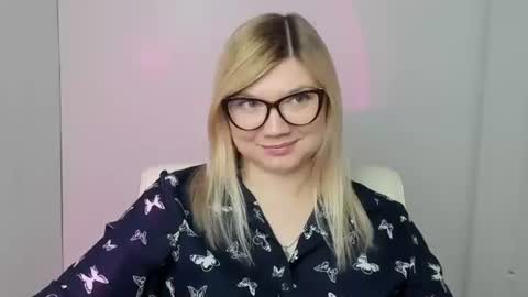 Snapshot of molly_moree chatting on 26, 10, 2025 Molly online show from 26, 10, 2025