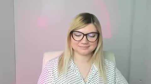 Snapshot of molly_moree chatting on 7, 11, 2025 Molly online show from 7, 11, 2025