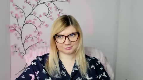 Snapshot of molly_moree chatting on 16, 12, 2025 Molly online show from 16, 12, 2025