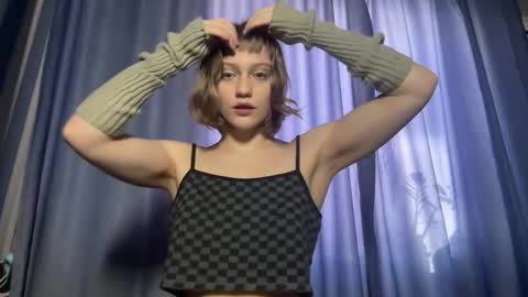 Snapshot of molly_poly chatting on 17, 11, 2025 molly_poly online show from 17, 11, 2025