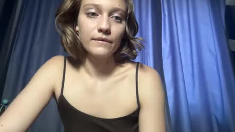 Snapshot of molly_poly chatting on 22, 11, 2025 molly_poly online show from 22, 11, 2025