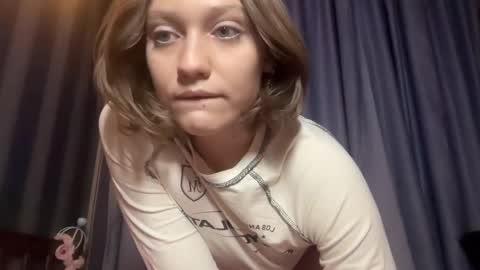 Snapshot of molly_poly chatting on 19, 12, 2025 molly_poly online show from 19, 12, 2025