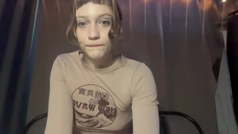 Snapshot of molly_poly chatting on 12, 4, 2026 molly_poly online show from 12, 4, 2026