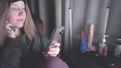 I have new photos come and see with love Molly online show from 15, 1, 2025