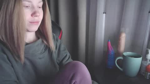 I have new photos come and see with love Molly online show from 20, 1, 2025