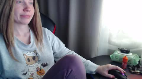 I have new photos come and see with love Molly online show from 10, 10, 2025