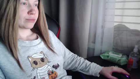 I have new photos come and see with love Molly online show from 9, 11, 2025