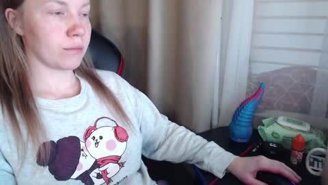 I have new photos come and see with love Molly online show from 20, 12, 2025