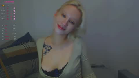 Snapshot of molly_smolly_ chatting on 23, 11, 2025 lo online show from 23, 11, 2025