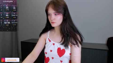 Molly Sulivan online show from 23, 9, 2025