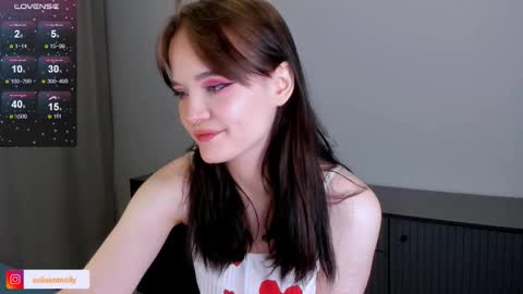 Molly Sulivan online show from 25, 9, 2025
