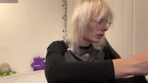 mollychloe online show from 16, 12, 2025