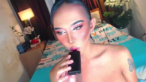 Snapshot of mollycummers chatting on 19, 11, 2025 Molly online show from 19, 11, 2025