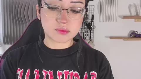 Snapshot of mollyghostly chatting on 22, 11, 2025 Please follow me and rate me a thumbs up online show from 22, 11, 2025