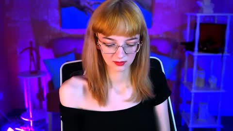 mollyjiggles online show from 8, 10, 2025