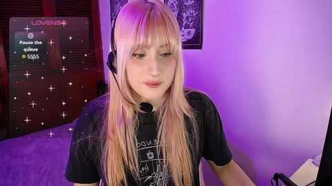 Snapshot of mollymeyeer chatting on 1, 4, 2026 Molly online show from 1, 4, 2026