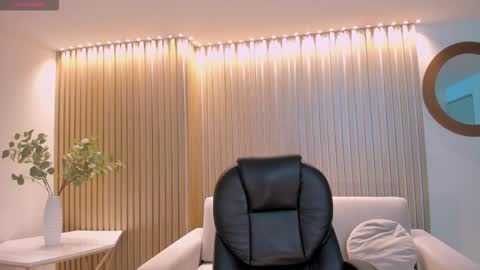 Snapshot of mollysunders_ chatting on 3, 3, 2026 Molly Sunders online show from 3, 3, 2026