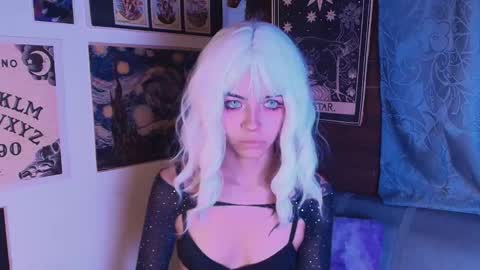 mollyycrystal online show from 22, 9, 2025