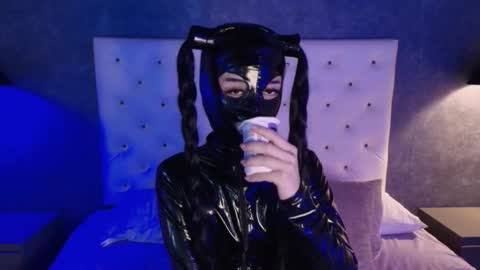 mollyycrystal online show from 8, 11, 2025