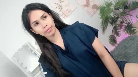 Snapshot of momi_khem019 chatting on 28, 10, 2025 MOMIKHEM online show from 28, 10, 2025