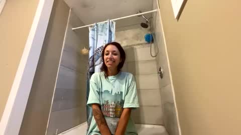 Snapshot of mommyswett chatting on 28, 10, 2025 mommyswett online show from 28, 10, 2025