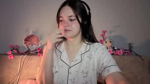 Snapshot of momomochi_ chatting on 8, 3, 2026 Momo online show from 8, 3, 2026