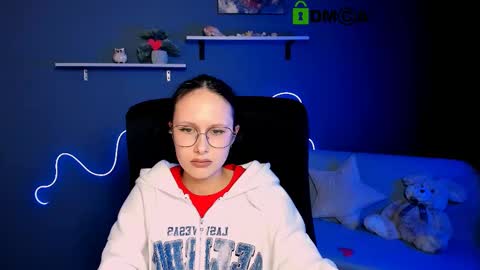 Mona  online show from 5, 3, 2025