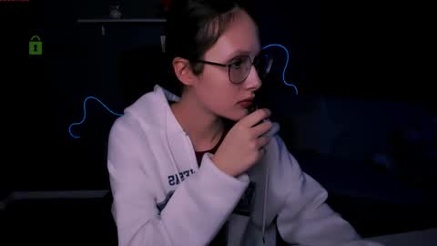 Mona  online show from 7, 3, 2025