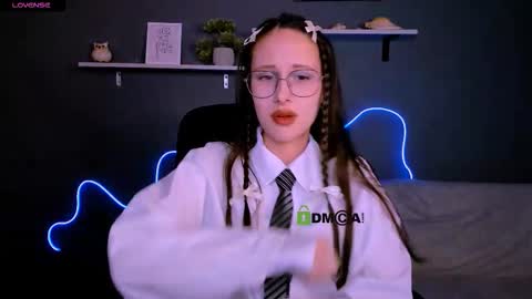 Mona  online show from 22, 9, 2025