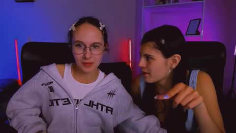 Mona  online show from 25, 11, 2025