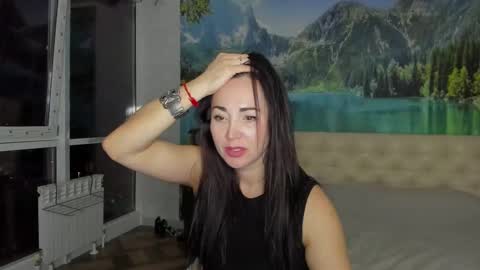 monica_weisss online show from 4, 1, 2025