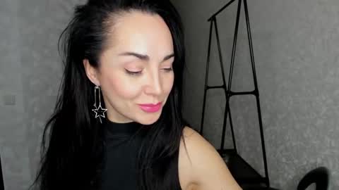monica_weisss online show from 4, 3, 2025