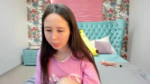 Snapshot of monicasway chatting on 5, 12, 2025 Monica online show from 5, 12, 2025