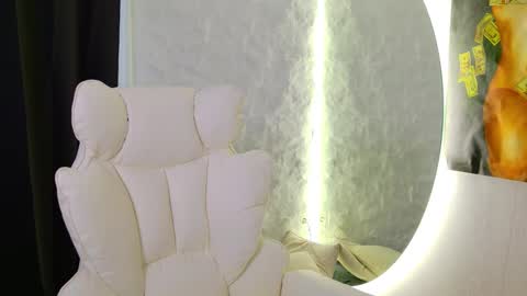 Snapshot of monique_a chatting on 15, 11, 2025 Ask me online show from 15, 11, 2025