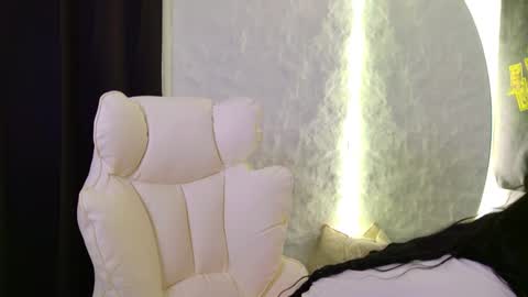 Snapshot of monique_a chatting on 21, 11, 2025 Ask me online show from 21, 11, 2025