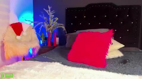 Snapshot of moniqueyoumilf chatting on 6, 12, 2024 Monique online show from 6, 12, 2024