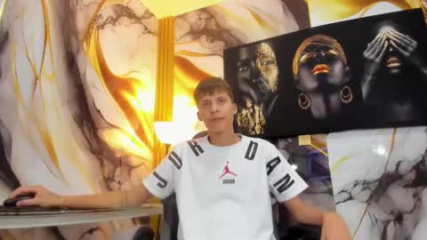 mono_blonde online show from 2, 10, 2025