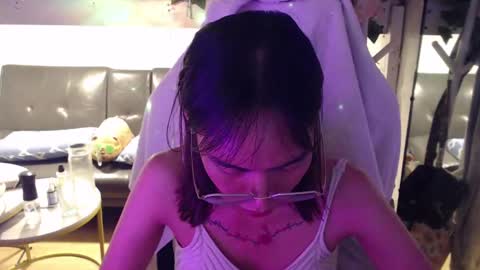 ELYSE A SIMPLE GIRL online show from 2, 12, 2024