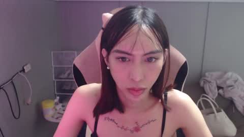 ELYSE A SIMPLE GIRL online show from 17, 2, 2025