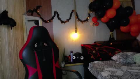 Snapshot of moon_and_fire_ chatting on 29, 10, 2025 moon_and_fire_ online show from 29, 10, 2025