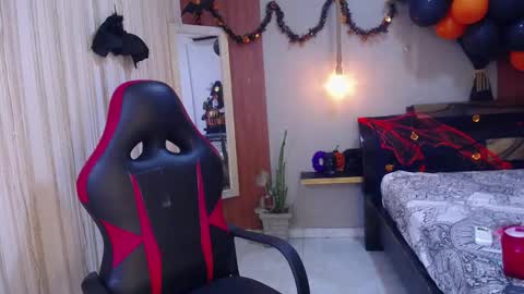 Snapshot of moon_and_fire_ chatting on 3, 11, 2025 moon_and_fire_ online show from 3, 11, 2025