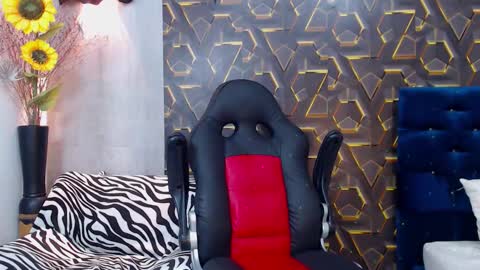 Snapshot of moon_and_fire_ chatting on 6, 11, 2025 moon_and_fire_ online show from 6, 11, 2025