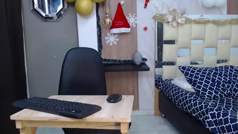 Snapshot of moon_and_fire_ chatting on 18, 11, 2025 moon_and_fire_ online show from 18, 11, 2025