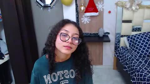 Snapshot of moon_and_fire_ chatting on 24, 11, 2025 moon_and_fire_ online show from 24, 11, 2025