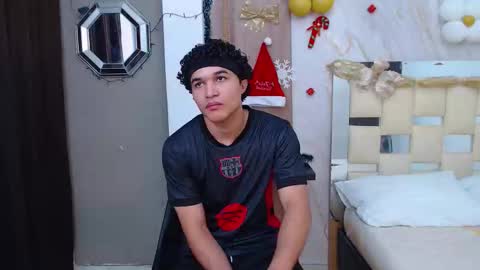 Snapshot of moon_and_fire_ chatting on 14, 12, 2025 moon_and_fire_ online show from 14, 12, 2025