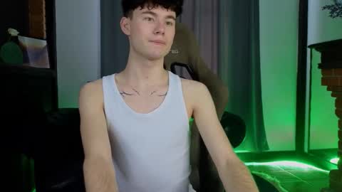 Snapshot of moon_gloww chatting on 4, 3, 2026 moon_gloww online show from 4, 3, 2026