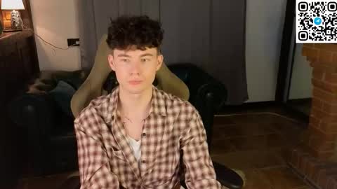 Snapshot of moon_gloww chatting on 5, 3, 2026 moon_gloww online show from 5, 3, 2026