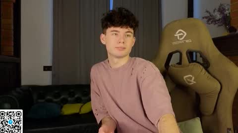 Snapshot of moon_gloww chatting on 10, 3, 2026 moon_gloww online show from 10, 3, 2026