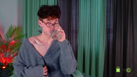 Snapshot of moon_gloww chatting on 24, 3, 2026 moon_gloww online show from 24, 3, 2026