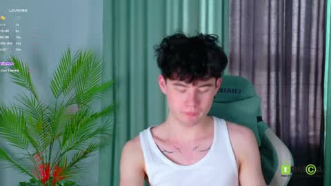 Snapshot of moon_gloww chatting on 1, 4, 2026 moon_gloww online show from 1, 4, 2026